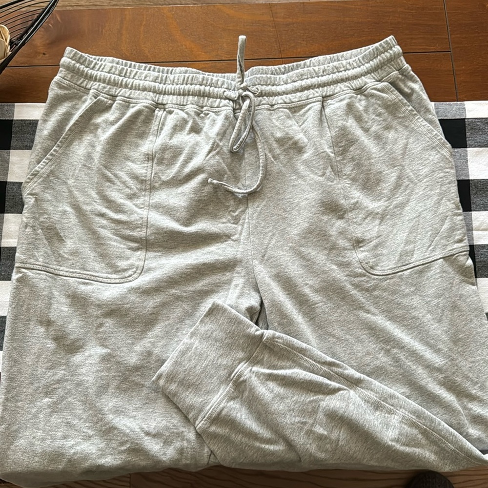 Vineyard Vines joggers